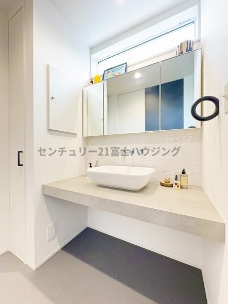 茅ヶ崎市小和田１丁目の中古一戸建て