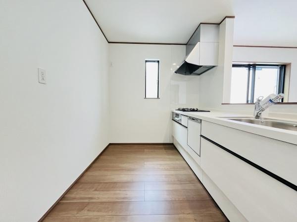 茅ヶ崎市東海岸南4丁目8981番　新築戸建E号棟　全5棟
