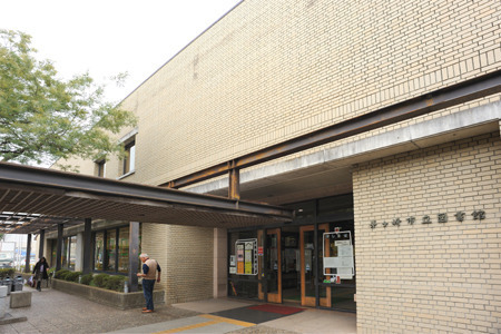 サーパス茅ヶ崎駅前(茅ヶ崎市立図書館)