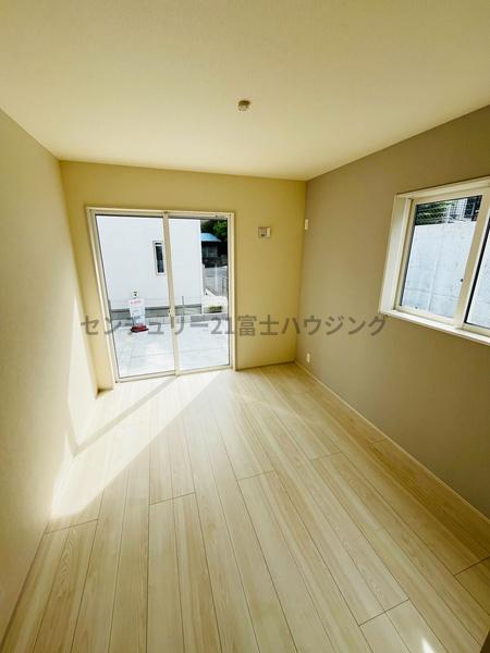 茅ヶ崎市高田１丁目　新築戸建　2号棟　全3棟