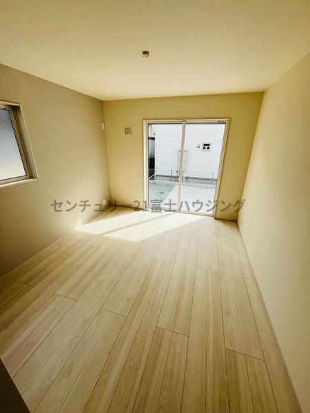 茅ヶ崎市高田１丁目　新築戸建　2号棟　全3棟