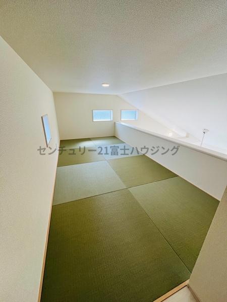 茅ヶ崎市高田１丁目　新築戸建　2号棟　全3棟