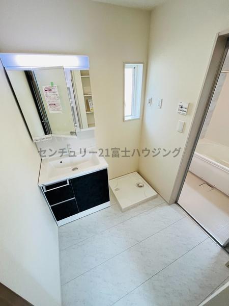 茅ヶ崎市高田１丁目　新築戸建　2号棟　全3棟
