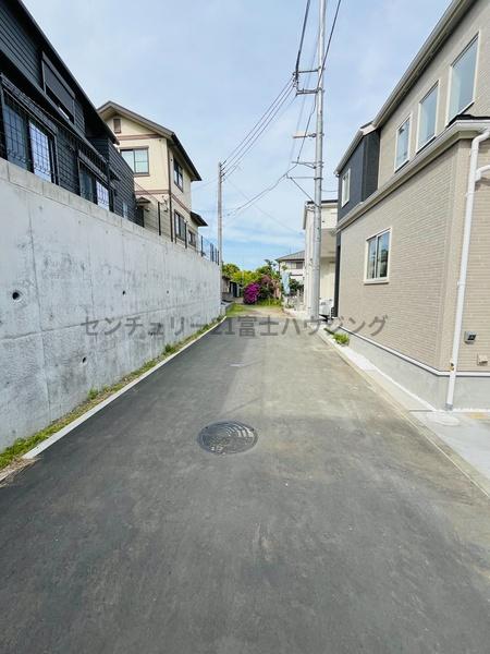 茅ヶ崎市高田１丁目　新築戸建　2号棟　全3棟