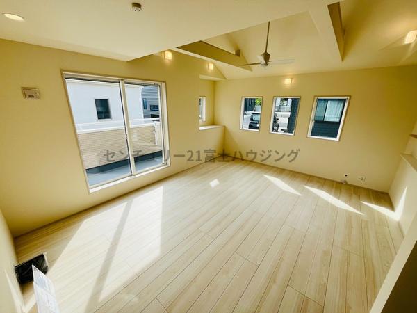 茅ヶ崎市高田１丁目　新築戸建　2号棟　全3棟