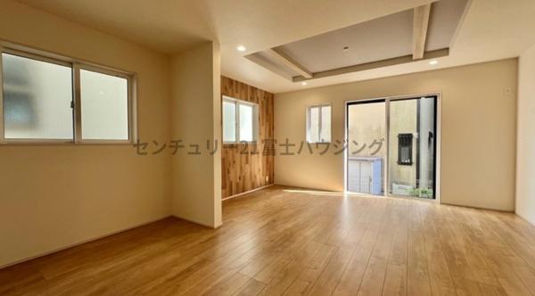 茅ヶ崎市香川2丁目　新築戸建　2号棟　全3棟