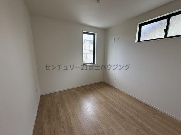 茅ヶ崎市赤羽根の新築一戸建(洋室)
