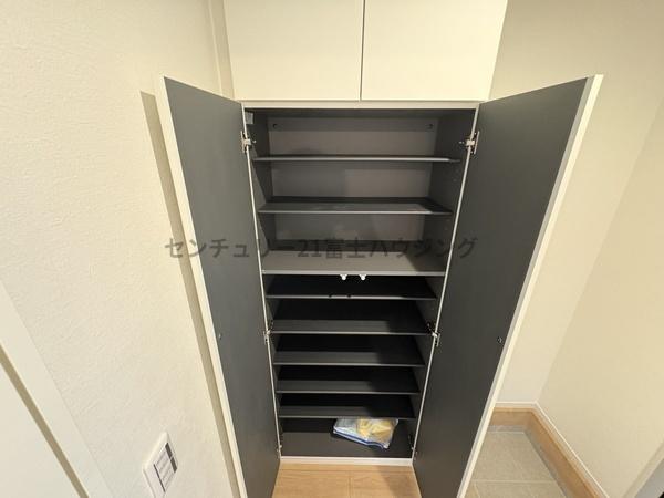 茅ヶ崎市赤羽根の新築一戸建(玄関)