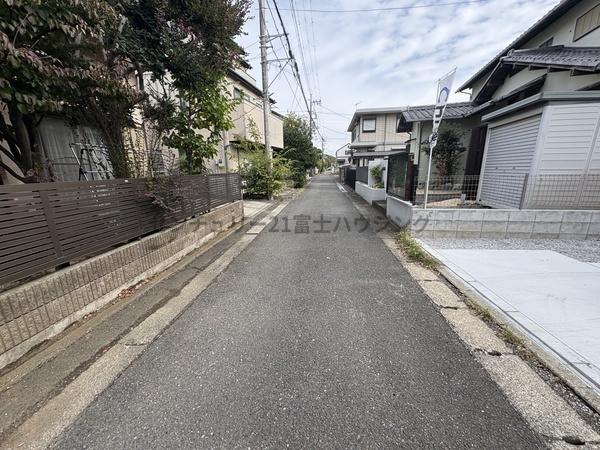 茅ヶ崎市赤羽根の新築一戸建(前面道路含む現地写真)