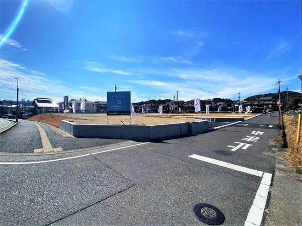 湖南市水戸町の新築一戸建(前面道路含む現地写真)