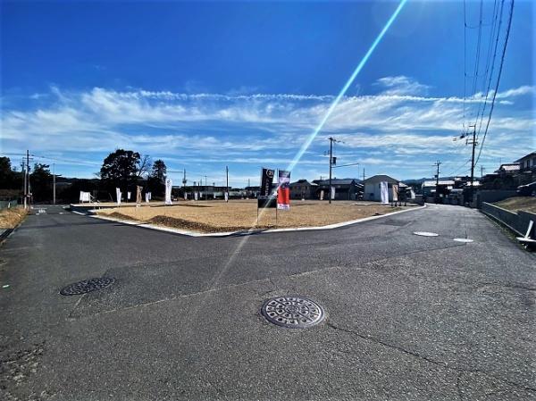 湖南市水戸町の新築一戸建(前面道路含む現地写真)