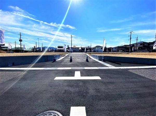 湖南市水戸町の新築一戸建(前面道路含む現地写真)