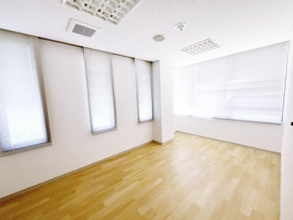 診療所跡、木造２階建住宅