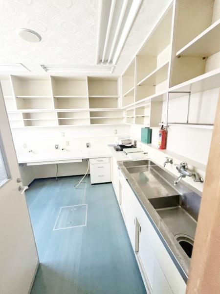 診療所跡、木造２階建住宅