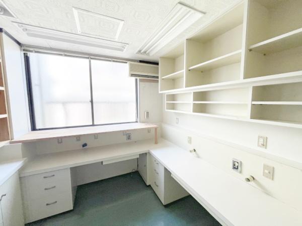 診療所跡、木造２階建住宅