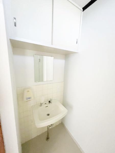 診療所跡、木造２階建住宅