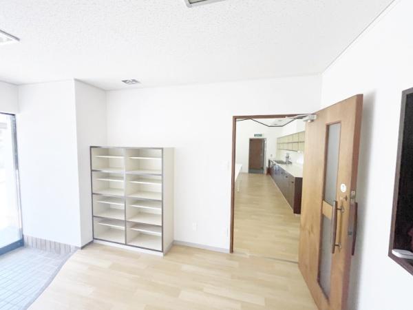診療所跡、木造２階建住宅