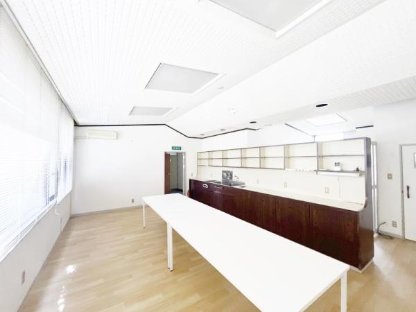 診療所跡、木造２階建住宅