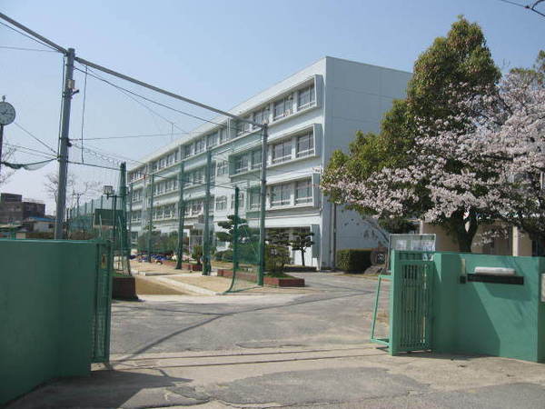 寝屋川市御幸東町の中古一戸建て(寝屋川市立第五中学校)