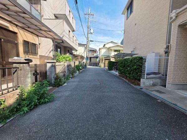 摂津市浜町の中古一戸建て(前面道路含む現地写真)