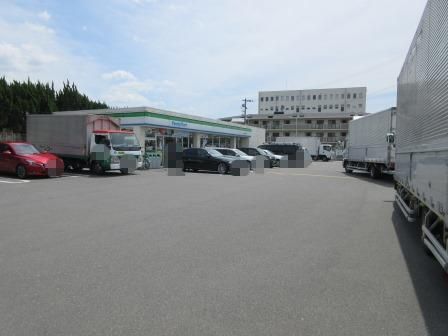 エルフラッツ萱島(ファミリーマート寝屋川下木田店)