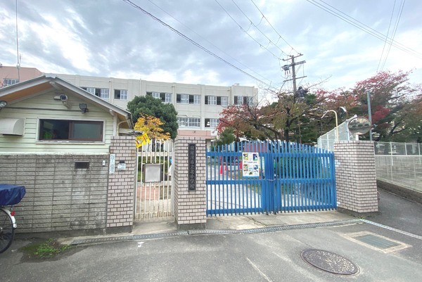 ロイヤルメドゥ香里園タワー(寝屋川市立北小学校)