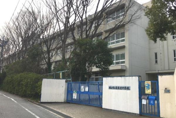 枚方市東香里元町の中古一戸建て(枚方市立東香里中学校)