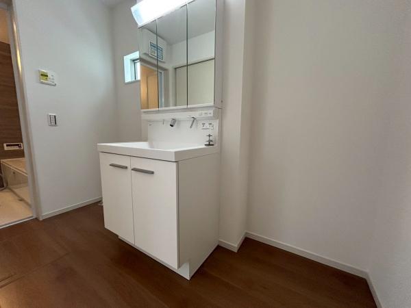 寝屋川市春日町　新築戸建