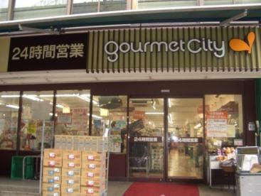 ふぁみーゆ寝屋川セントラルパークB棟(グルメシティ忍ヶ丘店)