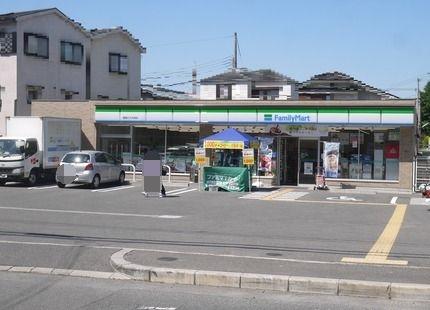 オークヒルズ香里五番館(ファミリーマート寝屋川三井南店)
