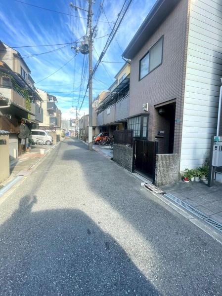 大阪市平野区平野本町5丁目の中古一戸建て(前面道路含む現地写真)