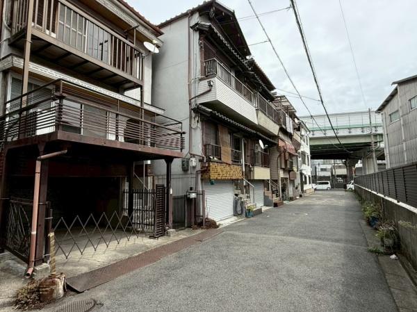大阪市西成区南津守4丁目の中古一戸建て(前面道路含む現地写真)