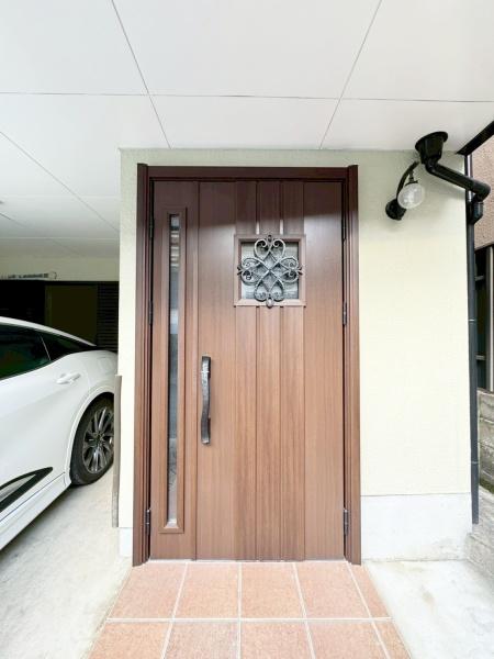 高槻市淀の原町の中古一戸建て(玄関)