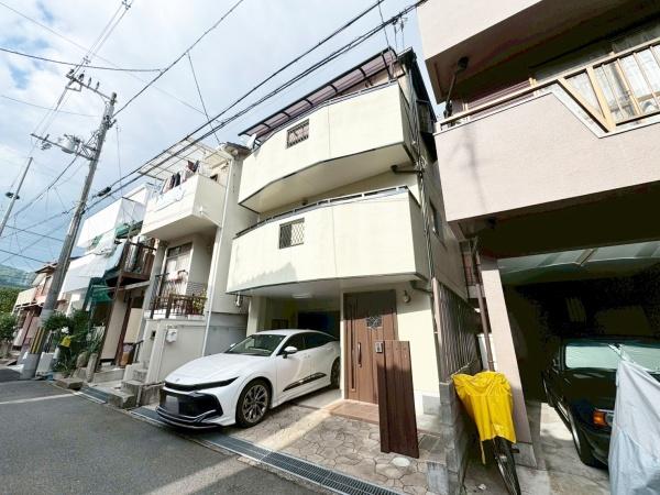 高槻市淀の原町の中古一戸建て(前面道路含む現地写真)