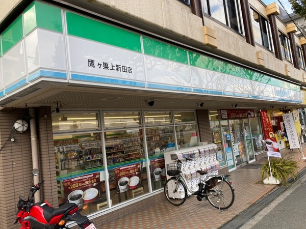 南千里オリーブヴィラＮ棟(ファミリーマート鷹ケ巣上新田店)