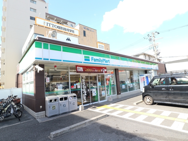 ハイツ東興(ファミリーマート新高一丁目店)