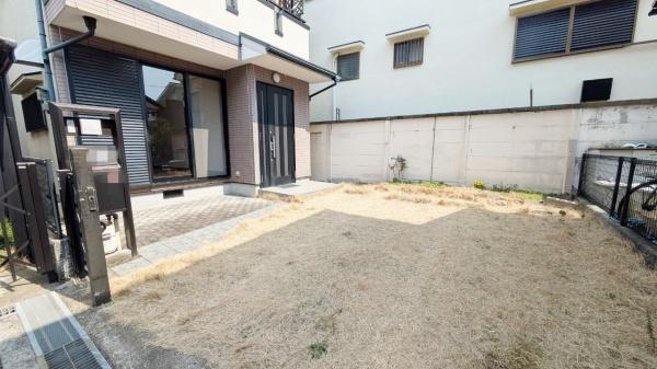 豊中市宝山町の中古一戸建て(駐車場)