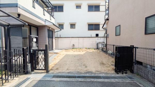 豊中市宝山町の中古一戸建て(駐車場)