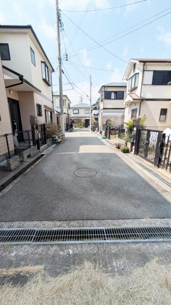 豊中市宝山町の中古一戸建て(前面道路含む現地写真)