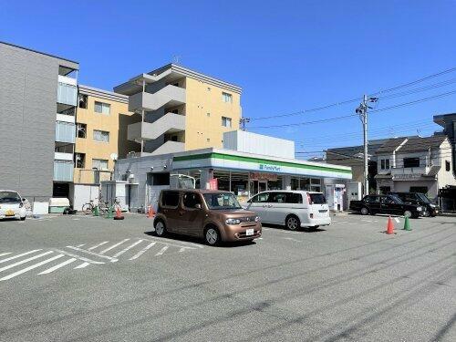 ハイツ曽根(ファミリーマート豊中長興寺北店)