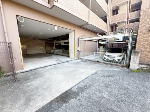 エステムコート吹田(駐車場)