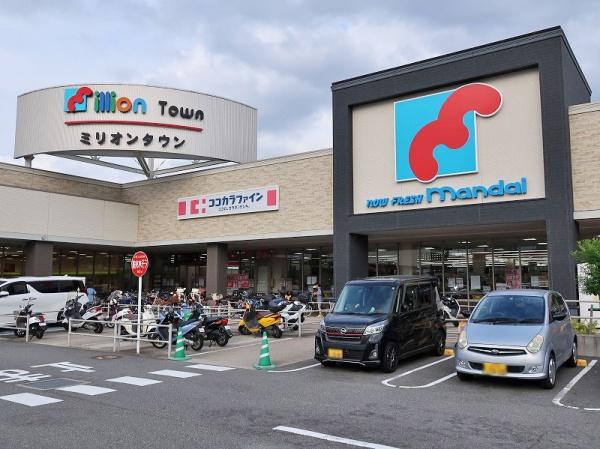 大阪市淀川区十八条３丁目の中古一戸建て(ココカラファイン豊中豊南店)