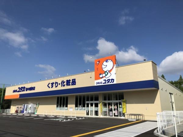 メゾンドール千里泉ヶ丘３号館(ドラッグユタカ豊中熊野店)