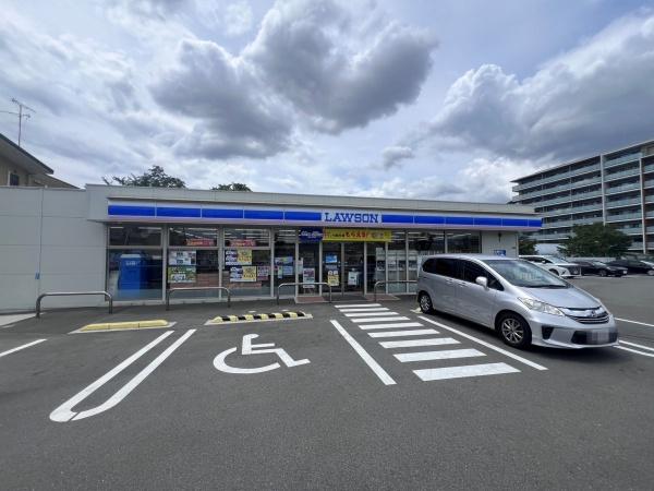 公社千里山田D住宅A-2棟(ローソン吹田岸部中5丁目店)