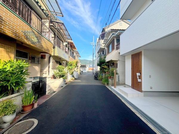 東大阪市新池島町1丁目の中古一戸建て(前面道路含む現地写真)