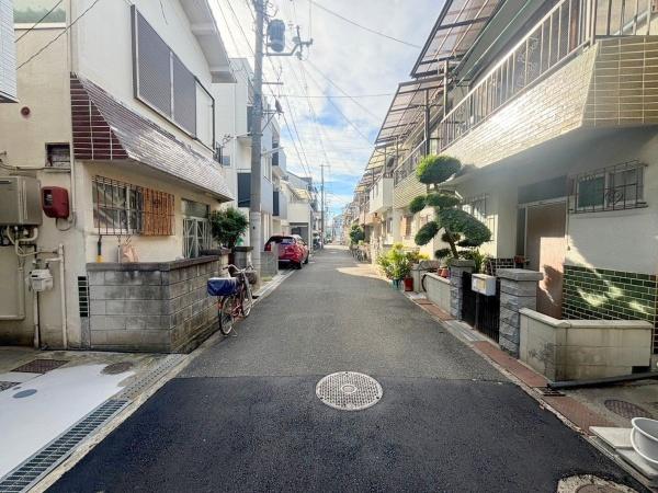 東大阪市新池島町1丁目の中古一戸建て(前面道路含む現地写真)