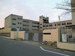 八尾市東山本町６丁目の土地(八尾市立東中学校)
