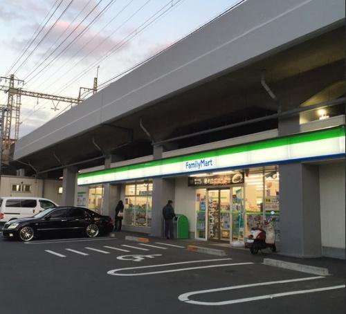 メロディーハイム八戸ノ里(ファミリーマート八戸ノ里駅東店)