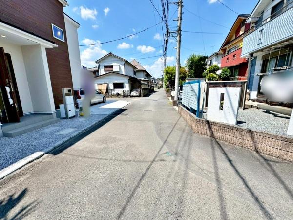 八王子市諏訪町24-1期 1号棟(前面道路含む現地写真)