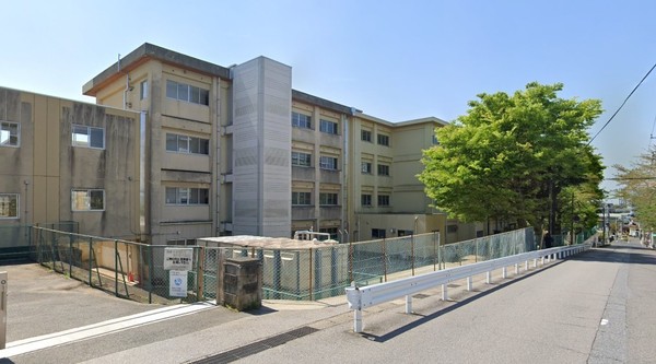 千葉市中央区蘇我4丁目の中古一戸建て(千葉市立蘇我中学校)